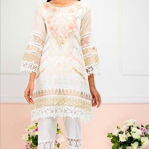 Original Phatyma Khan dress in off white, beautiful flower details in peach.